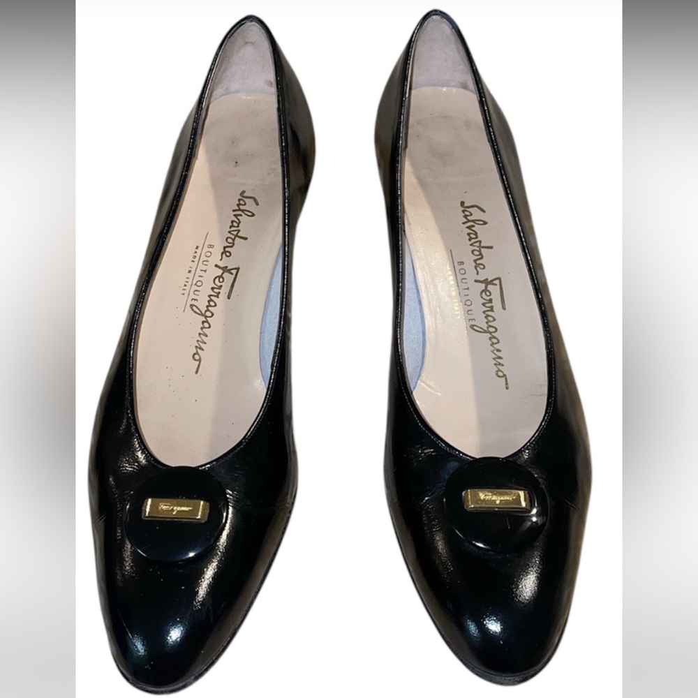 Vintage Salvatore Ferragamo Button Detail Pumps
Blk/Gold. Sz 8 AAAA NARROW WIDTH